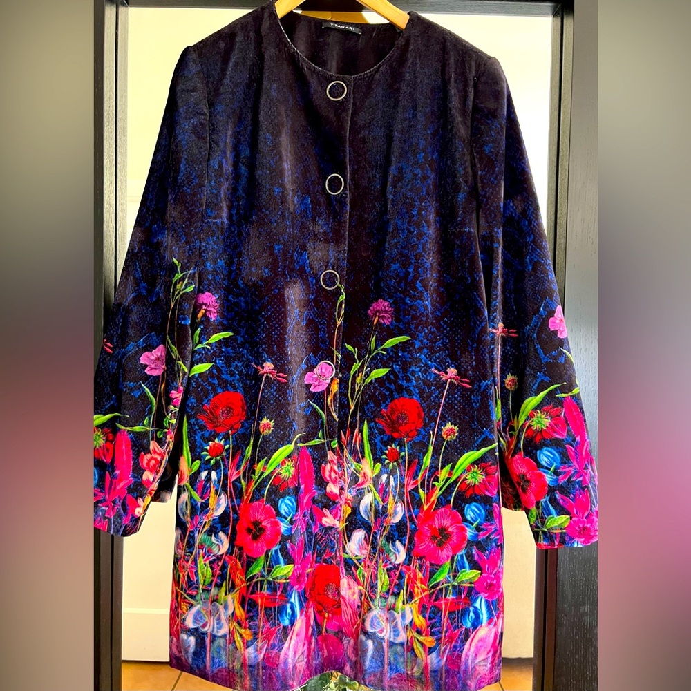T TAHARI Overcoat, Dark blue, light blue, flowers fabric design, Size L